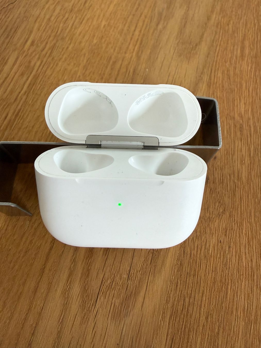 Apple Kopfhörer: APPLE AirPods 3 Charging Case – Gebraucht aus Lausanne von Nine1982