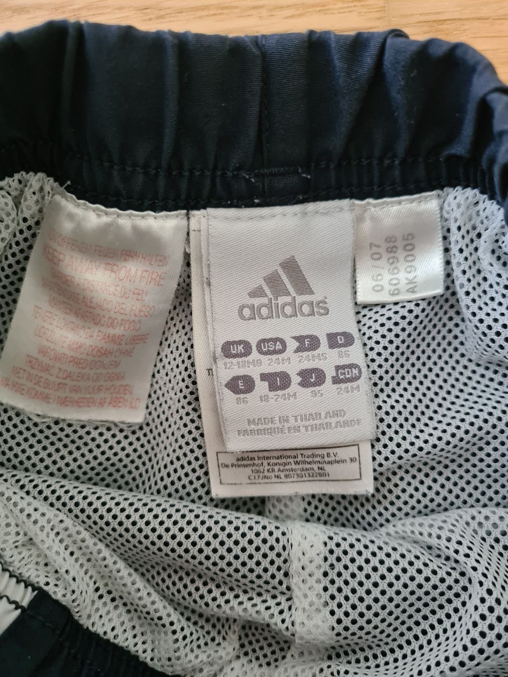 Adidas Pantaloni: Kinder Trainingshose Adidas Grösse 86 – Usato da Horw venduto da Mirii91 2