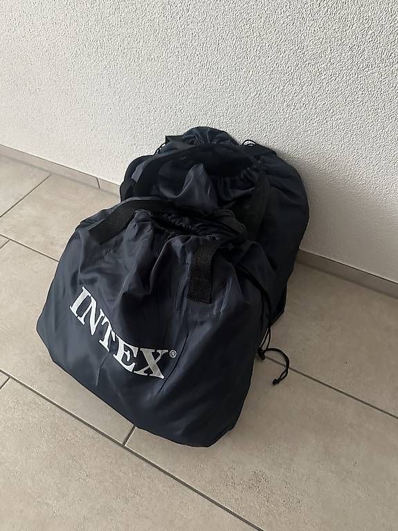 Materassi: Intex Luftbett mit integrierter Pumpe – Usato da Döttingen venduto da jea_2ryf 1
