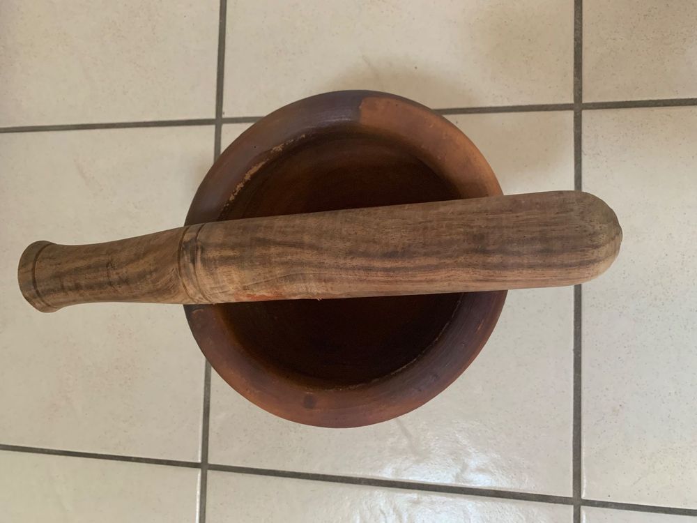 thai-ton-m-rser-mit-holz-st-ssel-gebraucht-in-sursee-f-r-chf-16-nur