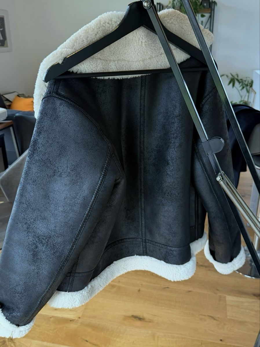 Mango Jacken: Mango Warm Winter Jacket, size L, Black, Faux Fur – Gebraucht aus St-Gingolph von Ynatka 3