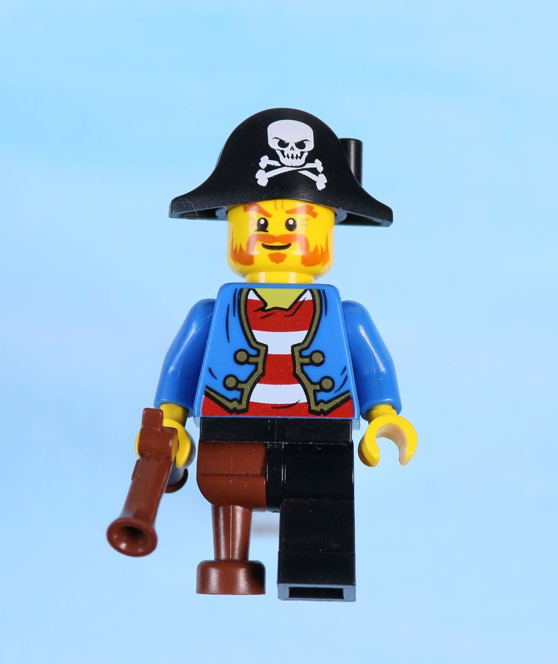 Lego Giocattoli: LEGO Minifigur Pirate Blue Jacket, Black Leg with Peg Leg – Usato da Hettlingen venduto da Scholi99