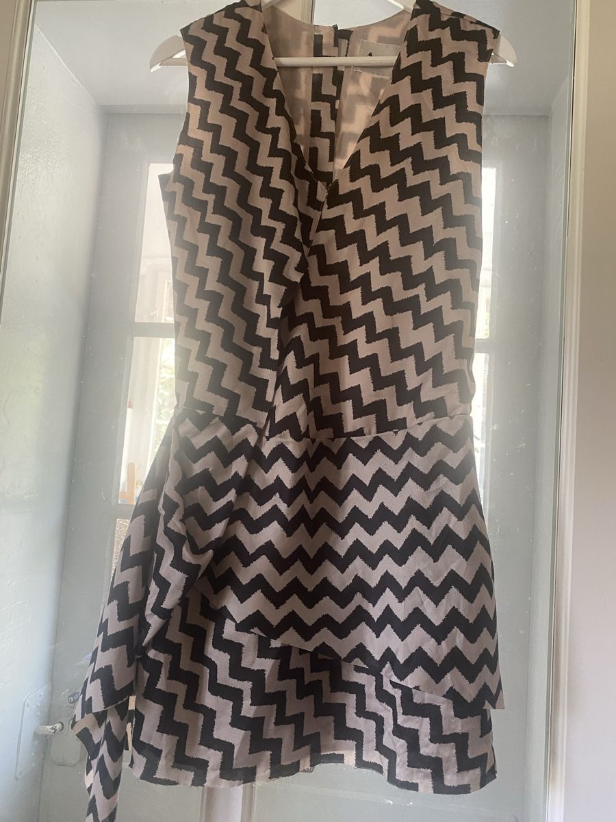 Acne Studios Kleider: Acne Kleid beige schwarz Grösse 36 gebraucht – Gebraucht aus Baden von swiss-alps