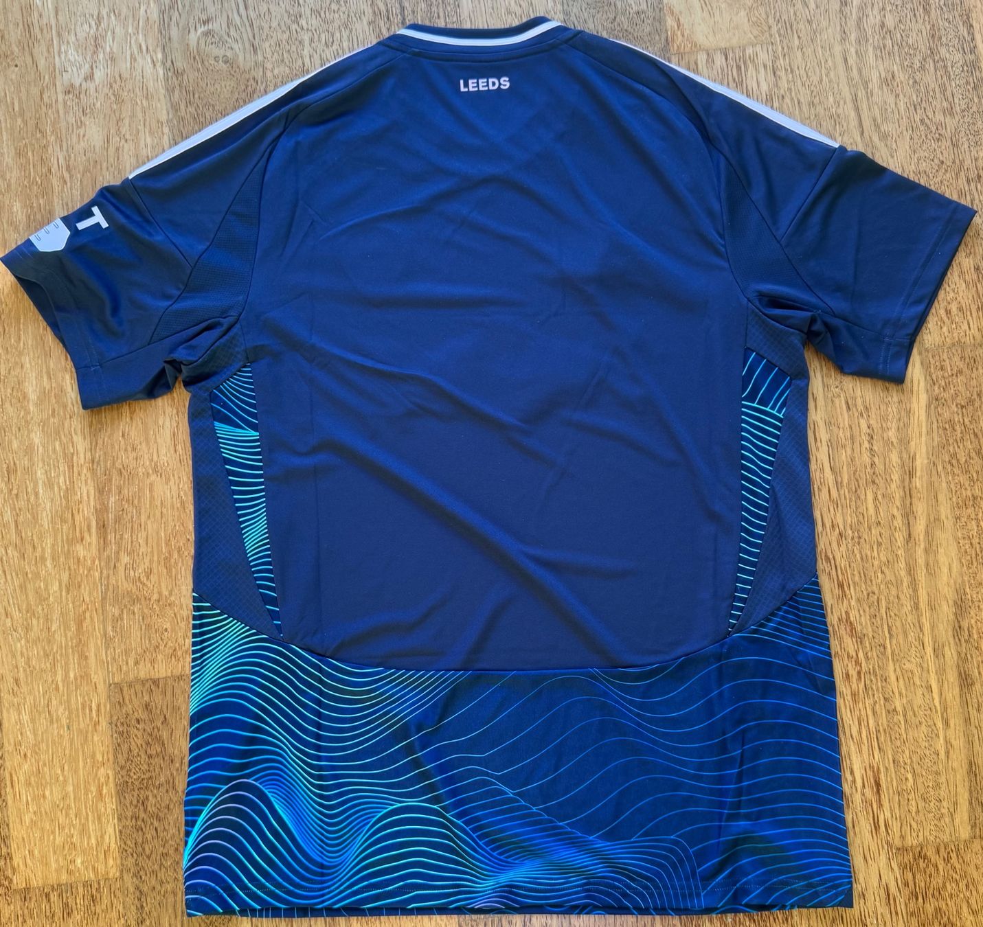 Adidas Canottiere & Pantaloni: Leeds United Third Shirt - Saison 2024/25 – Nuovo (secondo la descrizione) da Hermetschwil-Staffeln venduto da Beat131 1