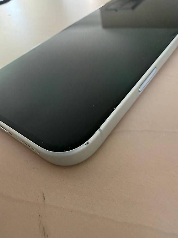 Telefoni cellulari / Smartphones: Apple iPhone 16 Plus 128 GB Weiss – Usato da Gattikon venduto da DarkKnight 3