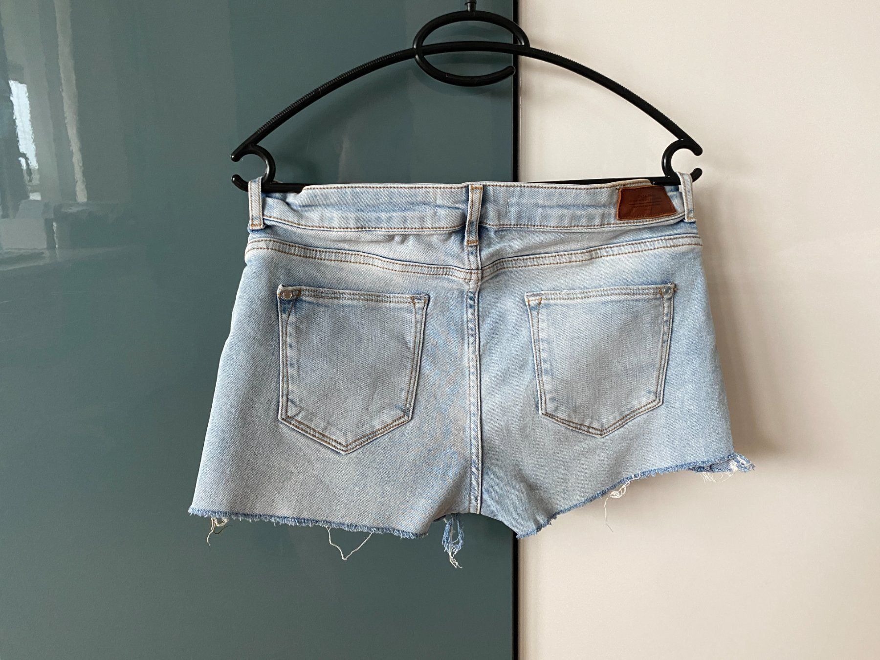 Zara Jeans: Zara Damen Jean Short – Gebraucht aus Duebendorf von Alexandertreyer 1