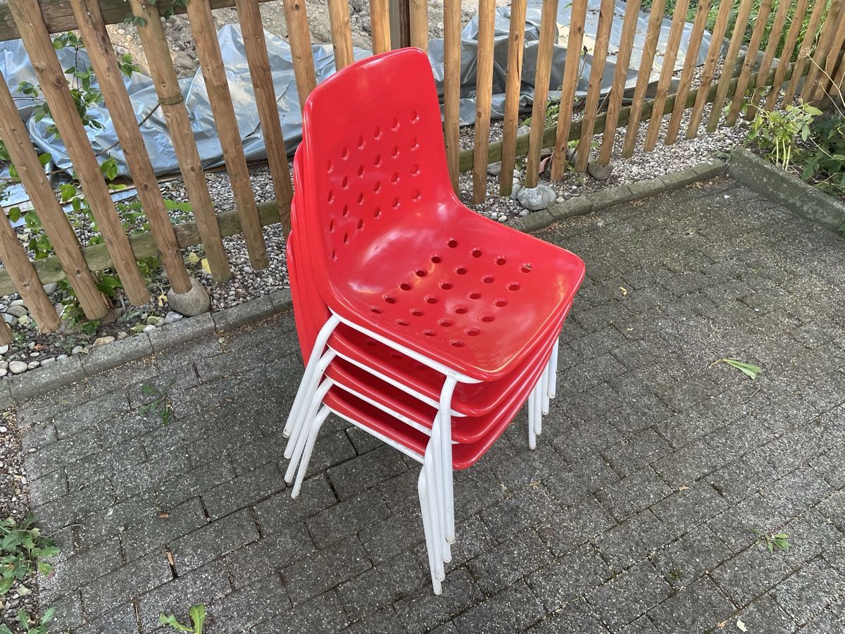 Stühle: OWI Gartenstühle rot – Gebraucht aus Winterthur von Kingori 6