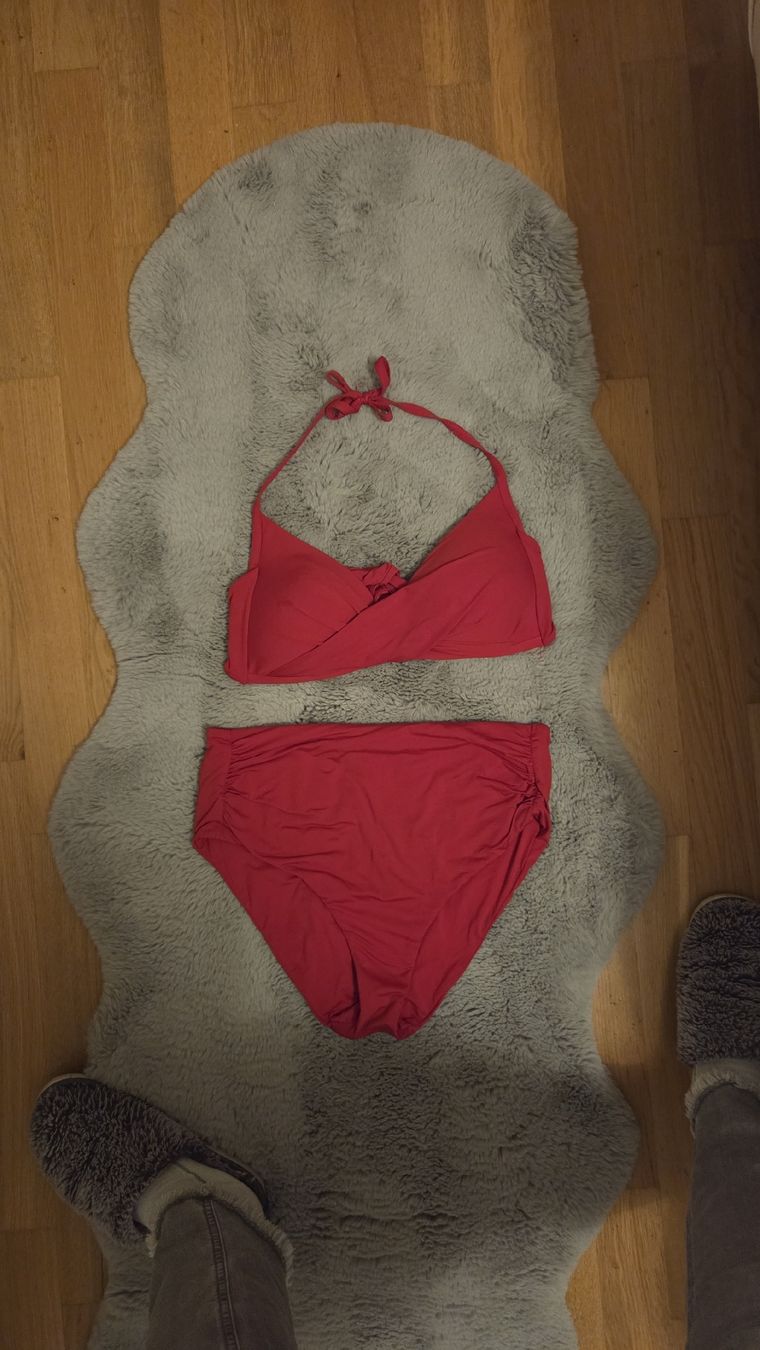 Calzedonia Costumi da bagno & Bikini: Roter Damen-Calzedonia – Nuovo (secondo la descrizione) da Gossau SG venduto da sar_7vt5