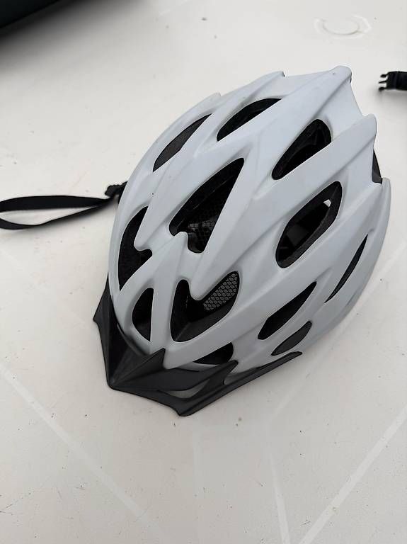 Casques: Velohelm Gr. 55-58 – Neuf avec emballage d'origine à Münsingen par monic51