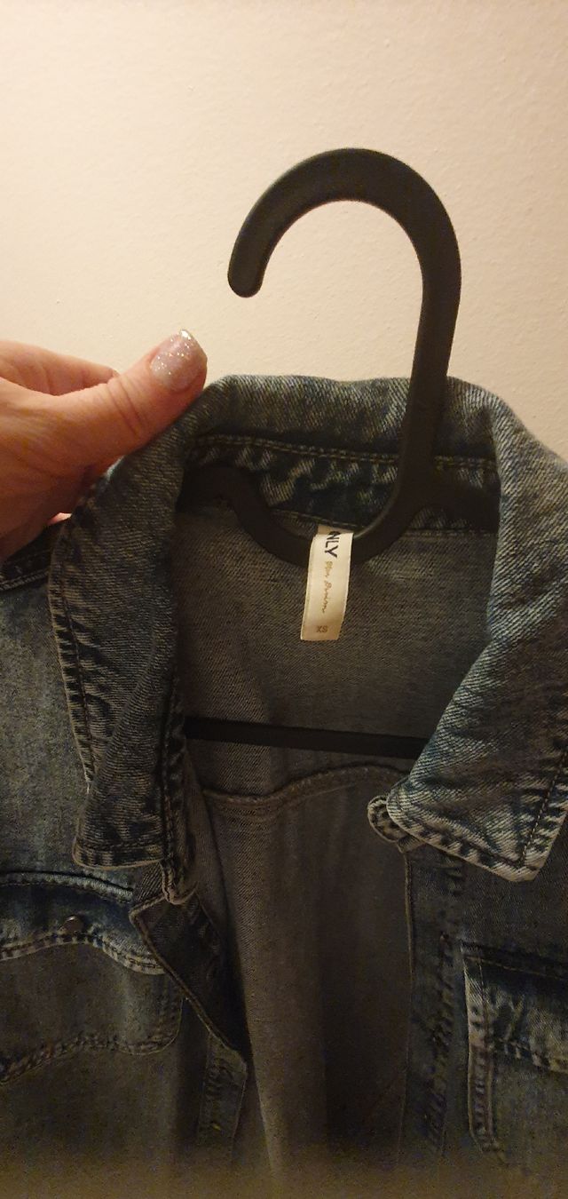 Only Camicette: Oversized Jeanshemd in Hellblau Neu XS – Nuovo e nell'imballaggio originale da Thalwil venduto da ald_6yrs 2