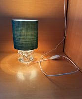 Retro Tischlampe mit Glasfuss mit grünem Lampenschirm