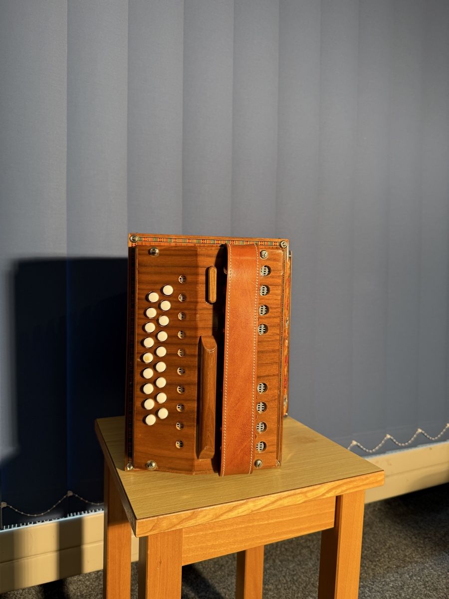 Strumenti musicali: Ländlerperlenschwitzerörgeli – Usato da Ulisbach venduto da PET-030 2