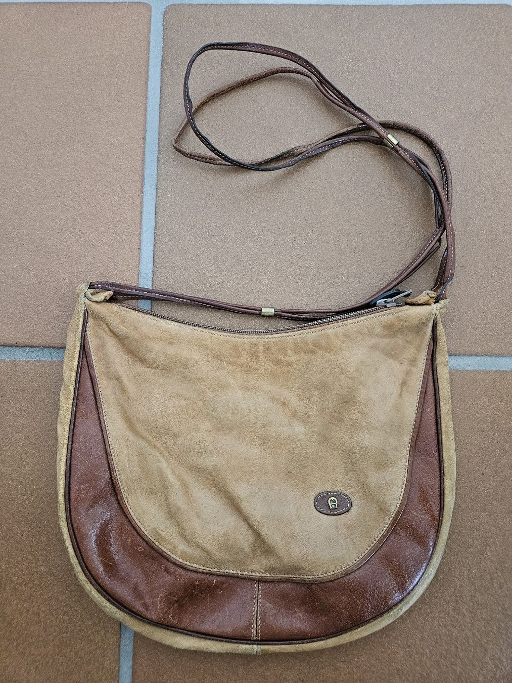 Aigner Borse da donna: Aigner Ledertasche beige Vintage – Usato da Eschenbach SG venduto da MarThu