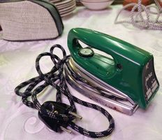 Vintage Selten Jura Reise-Bügeleisen 110-220 Volt, Typ 1284