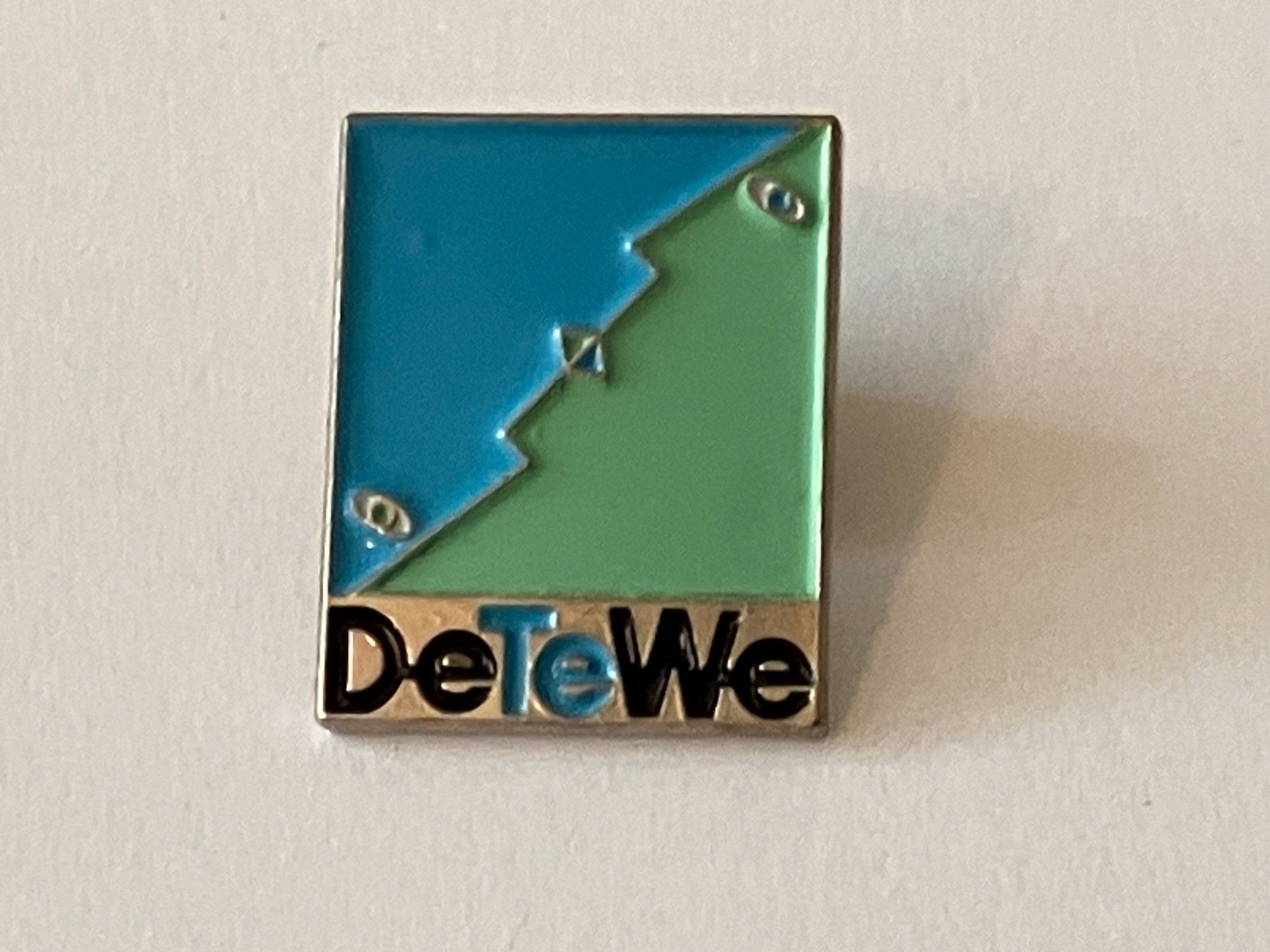 Plaquettes & Badges: 1 Pin DeTeWe – D'occasion à Basel par djwwpp