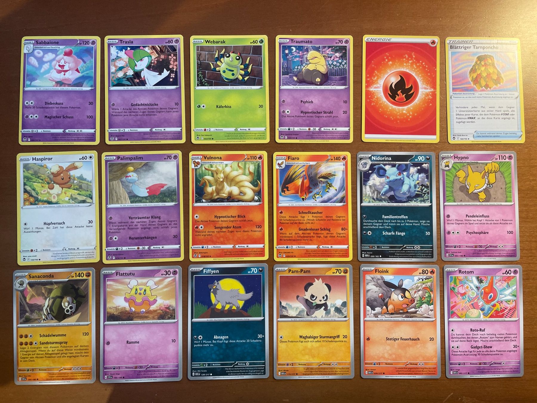 Pokémon Carte collezionabili: Pokemon Karten Set (Versand gratis) – Nuovo (secondo la descrizione) da Chur venduto da Angerson