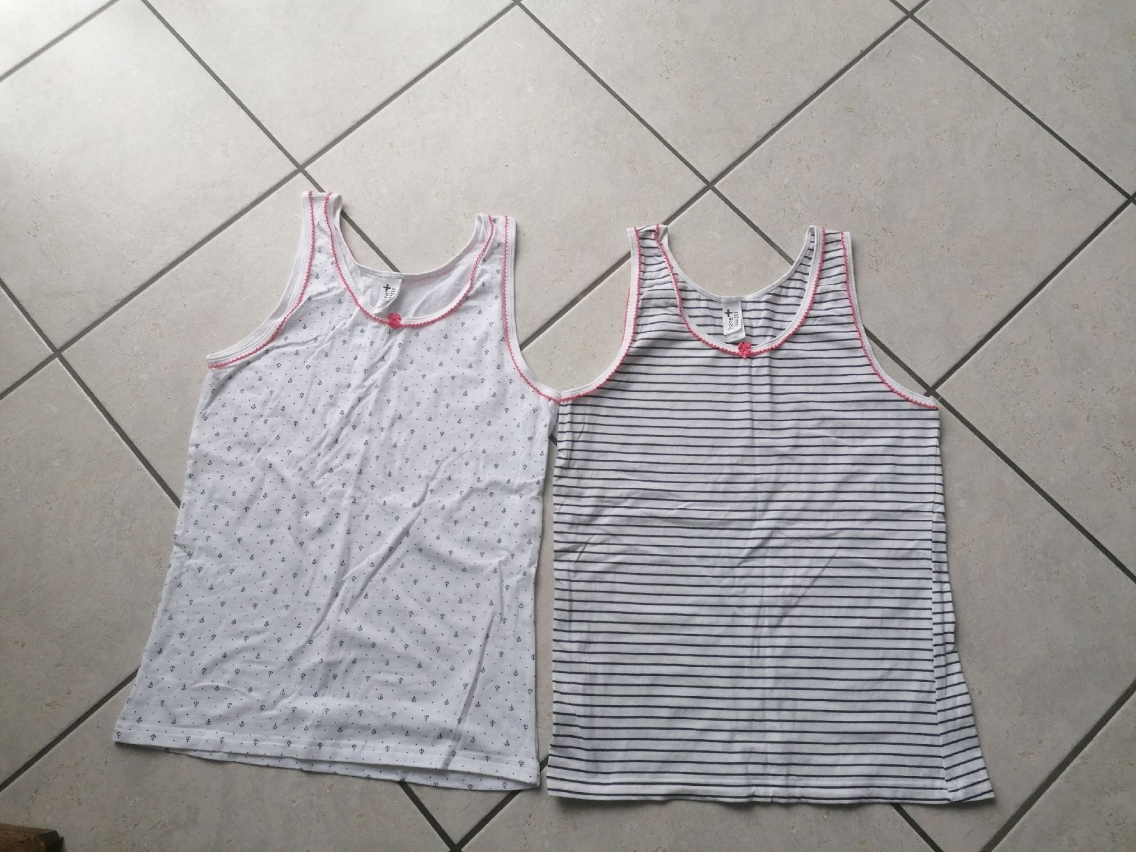 Biancheria intima: Zwei neuwertige Unterhemden oder Trägershirts Gr 182 – Nuovo (secondo la descrizione) da Lostorf venduto da Luelostorf