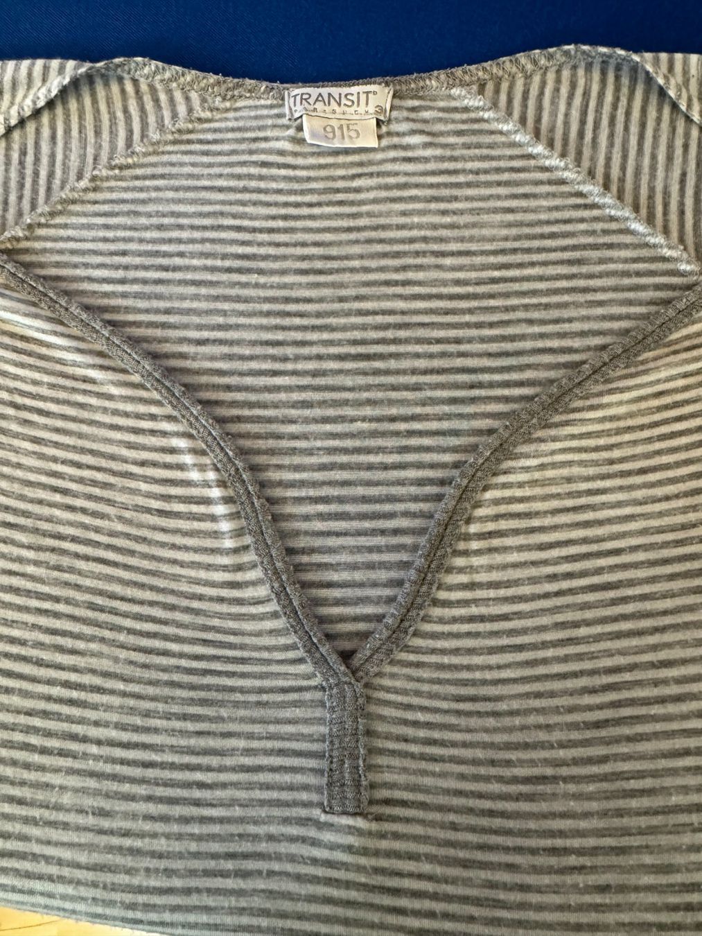 T-Shirts: Transit Langarmshirt, grau weiss gestreift – Gebraucht aus Stäfa von Mofi8712 1