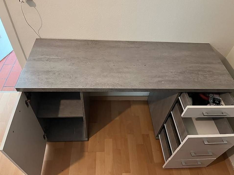 Conforama Scrivanie: Schreibtisch mit Schubladen – Usato da Zürich venduto da dan_7kpr