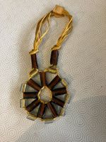 Collana con chiusura a velcro e decori in vetro