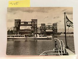 Ansichtskarte Schleusen Basel mit Schiff, 1953