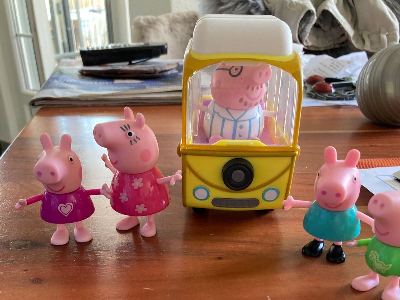 Giocattoli: Peppa Wutz Spielfiguren mit "Cabriole" – Usato da Eschenbach SG venduto da verbascum 2