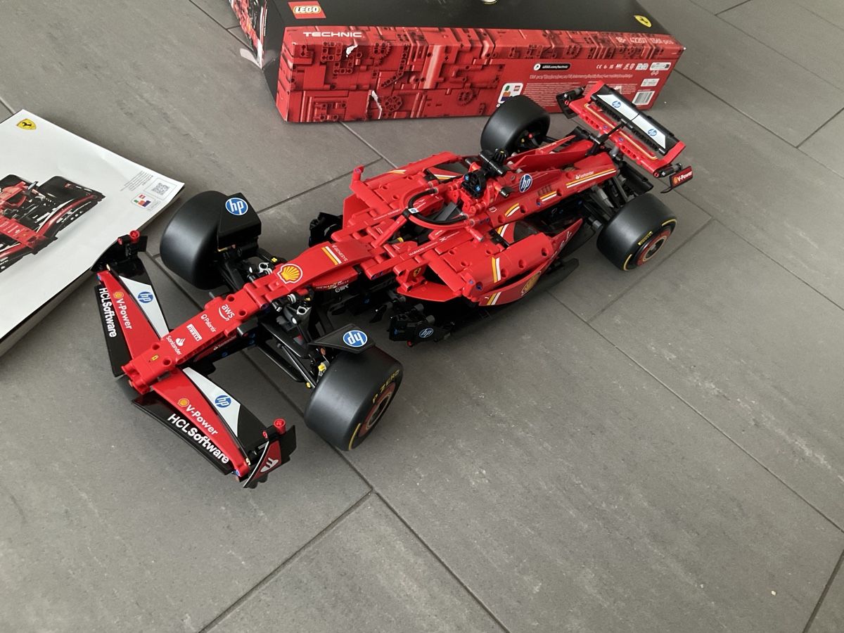 Lego Giocattoli: Lego Ferrari SF-24 – Usato da Rain venduto da Flick7 1