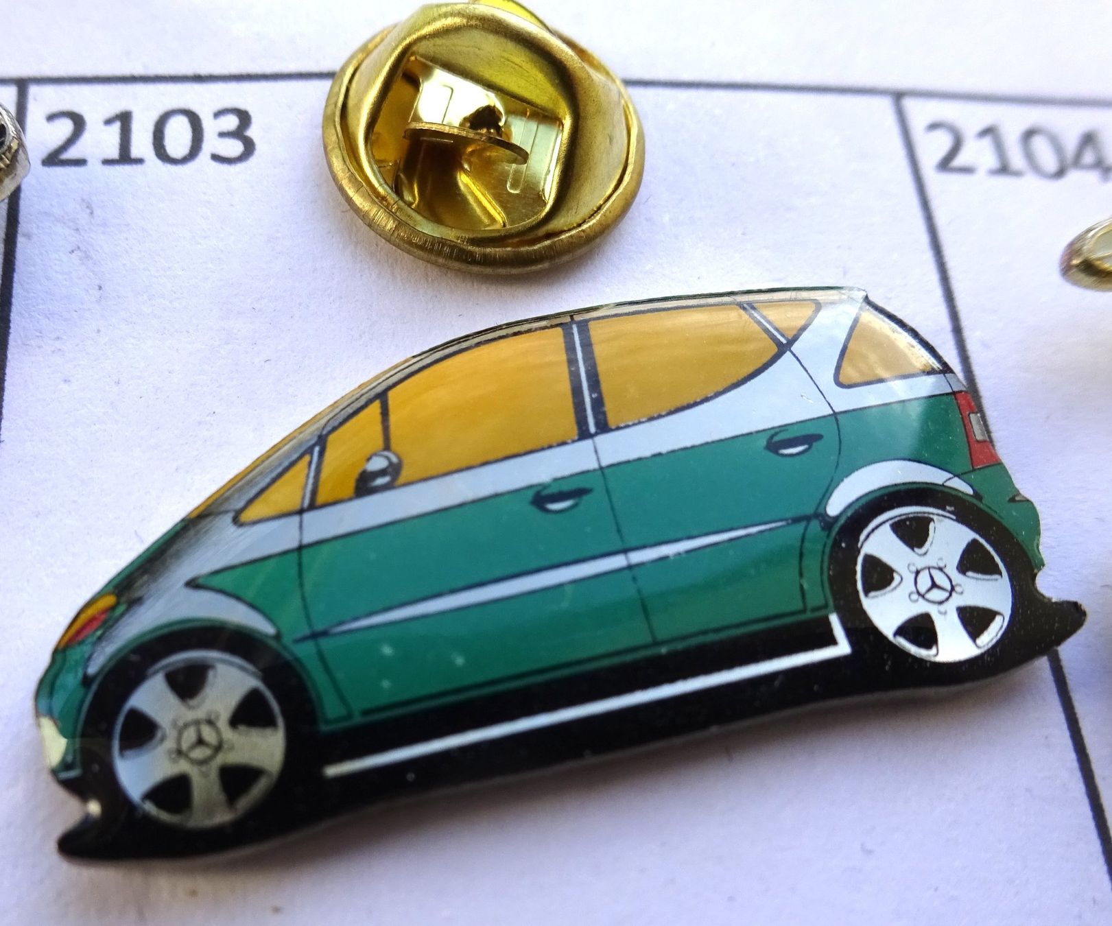 Plaquettes & Badges: Pin Auto blau  Twingo – D'occasion à Utzenstorf par BUtter81