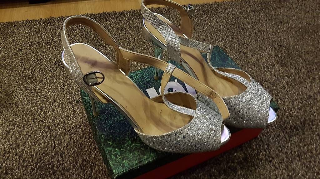Scarpe da donna: Neue silbernen PUMPS – Usato da Schöfflisdorf venduto da cri_8gn5