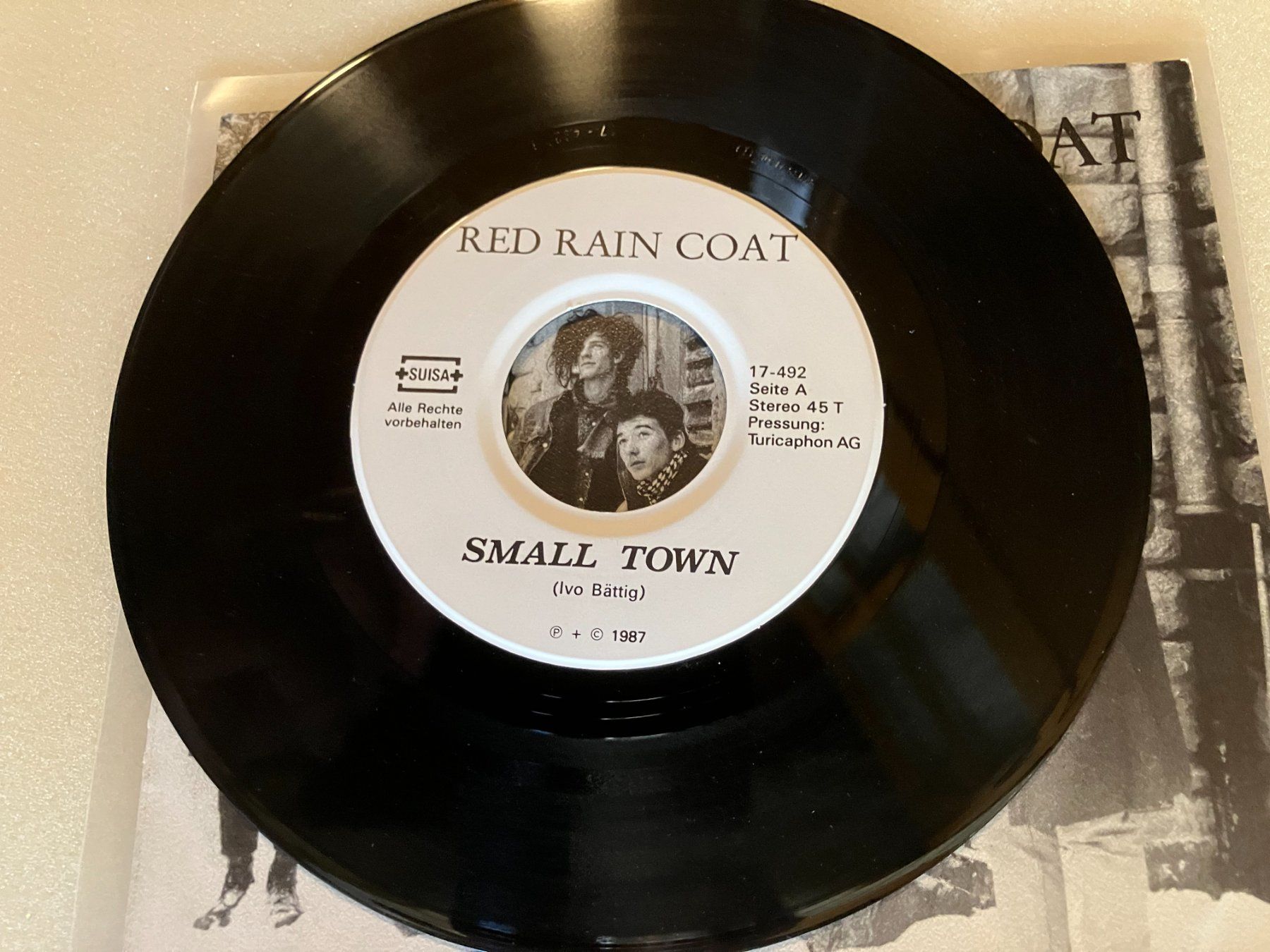 Dischi in vinile: Red Rain Coat – Usato da Aarwangen venduto da Jukebox3 5