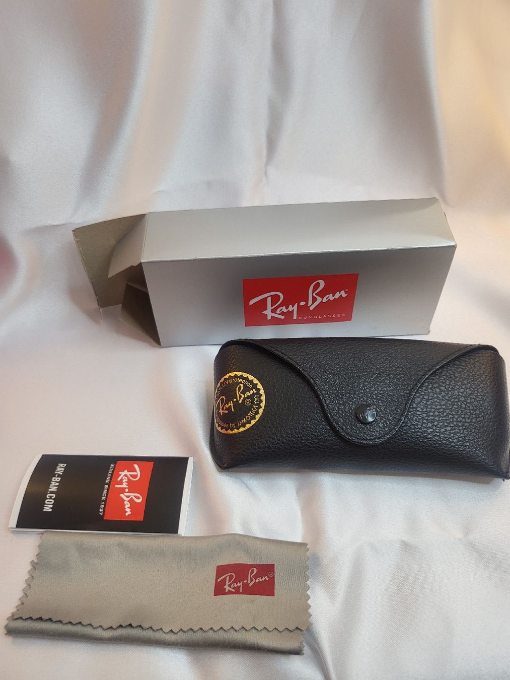 Ray-Ban Occhiali & Lenti: NEUE Ray Ban Sonnenbrille Hülle  – Nuovo e nell'imballaggio originale da Hellbühl venduto da d.d.d.125 1