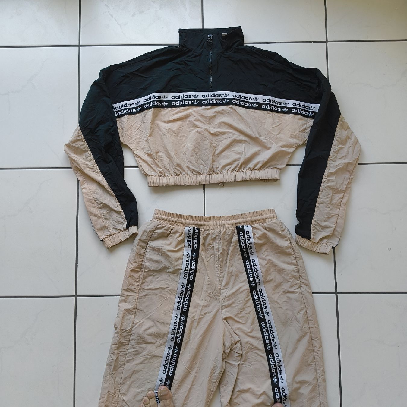 Adidas Completi & Tailleur: Adidas Trainingsanzug, Crop Jacke, Grösse US S – Usato da Uitikon Waldegg venduto da PJLS1