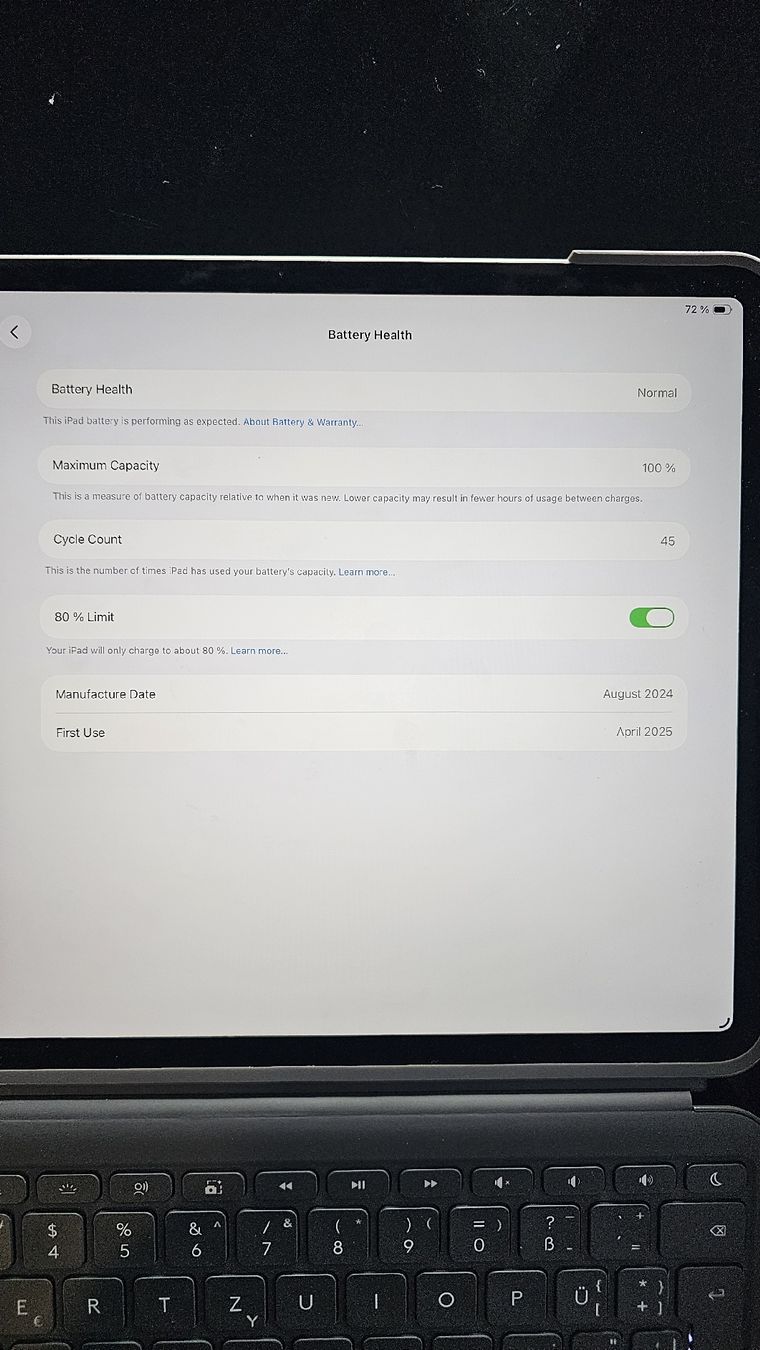 Apple Tablet PC: IPad Air 13 (M2) + Logitech Combo Touch – Nuovo (secondo la descrizione) da Meyrin venduto da zia_wgg9