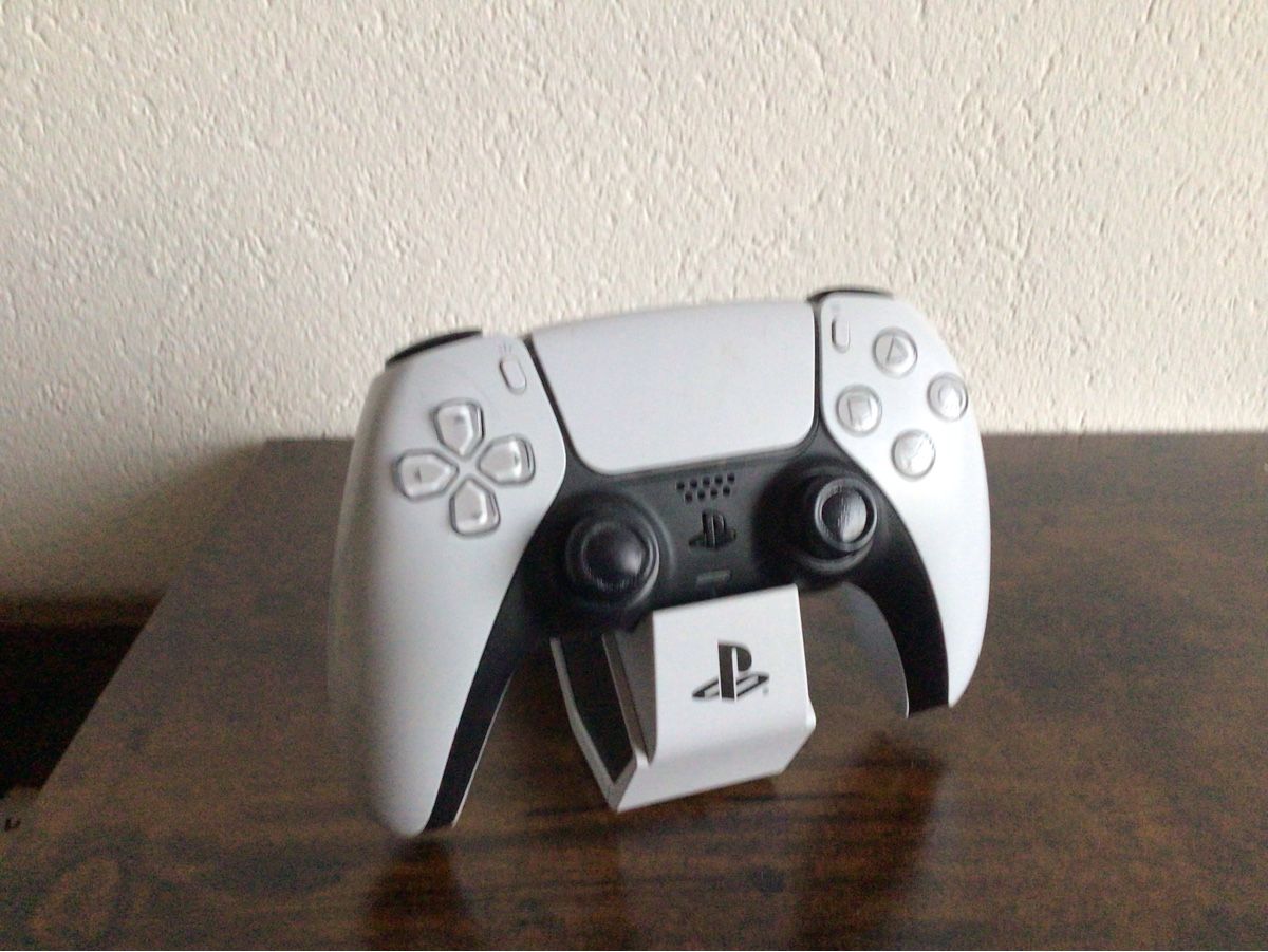 Sony Adapter & Kabel: Playstation 5 Dualsense Ladestation NEU/OVP und 1 Controller – Neu und originalverpackt aus Wangen b. Olten von MOMO80 2