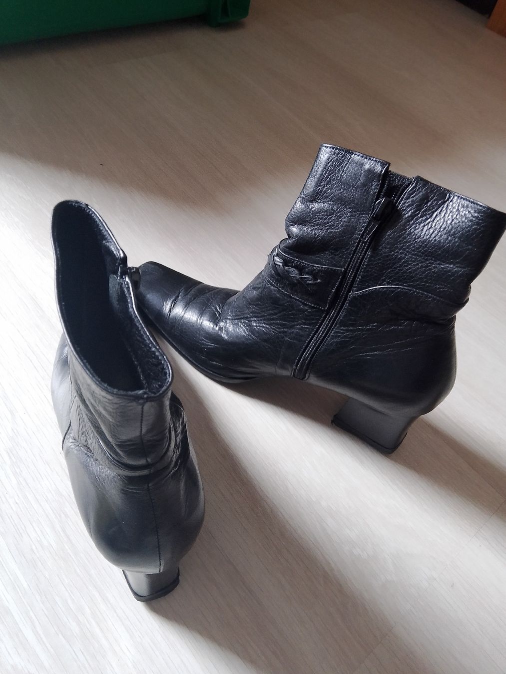 Scarpe da donna: lederstiefel  – Usato da Sirnach venduto da Marketeria 1