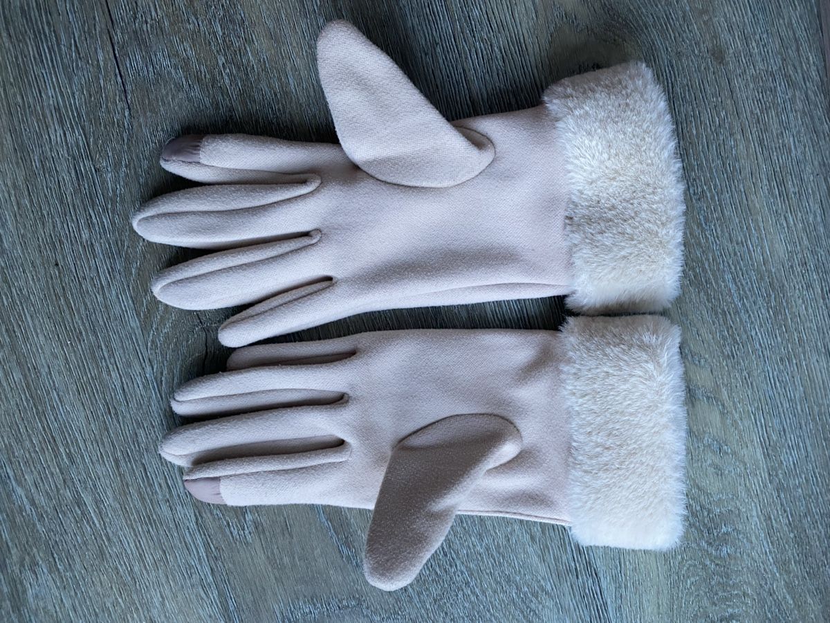 Handschuhe & Handstulpen: Damen Winterhandschuhe mit Kunstfell, Grösse S – Gebraucht aus Grindelwald von TSG-G-Town 1