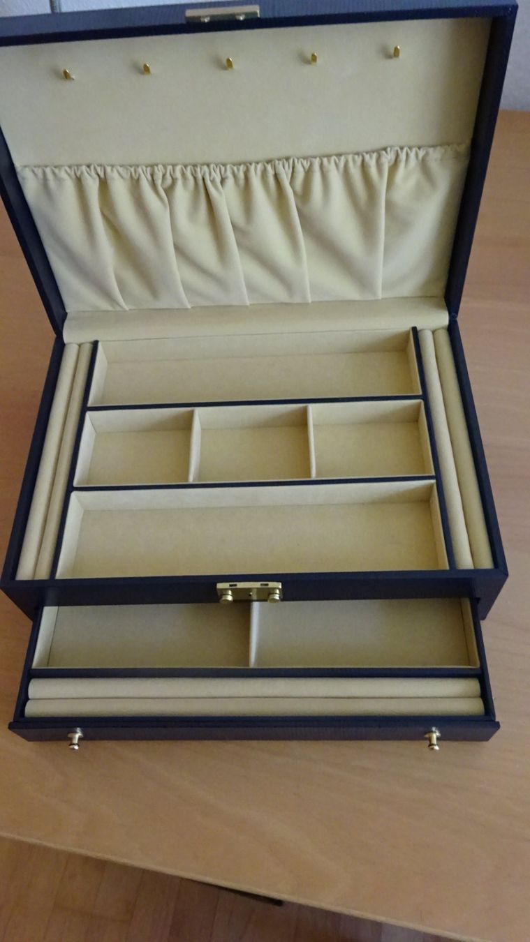 Sonstiger Schmuck: Schmuckschatulle – Gebraucht aus Mettmenstetten von Izzub 2