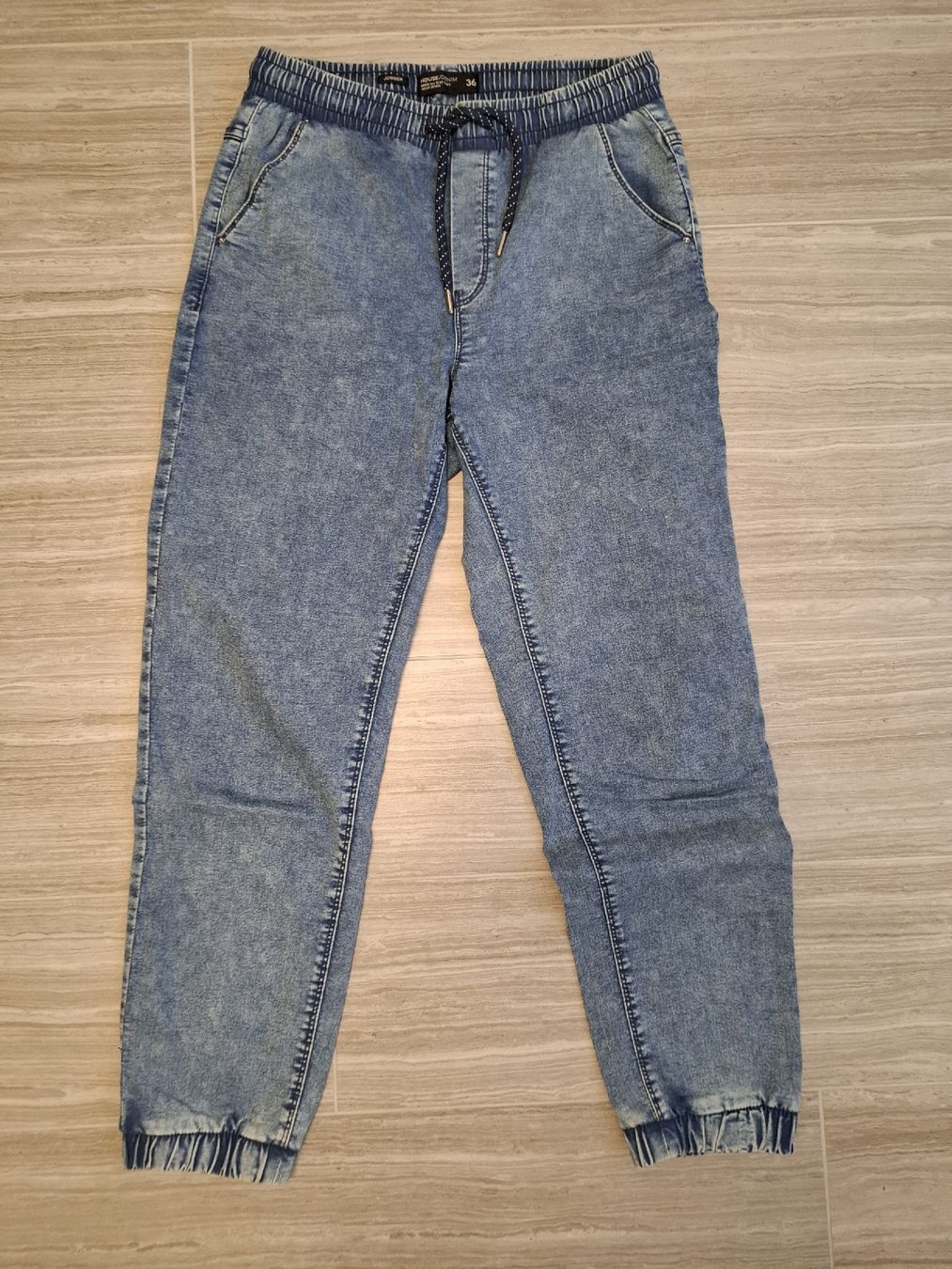 Jeans: jeans taille 36 – Usato da Ecublens FR venduto da ame_y8tq