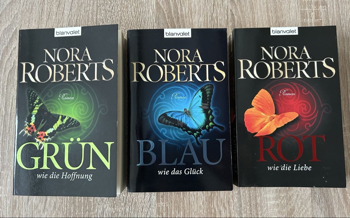 Libri: Trilogie Nora Roberts , Grün-Blau-Rot  – Usato da Ennenda venduto da mar_kz98