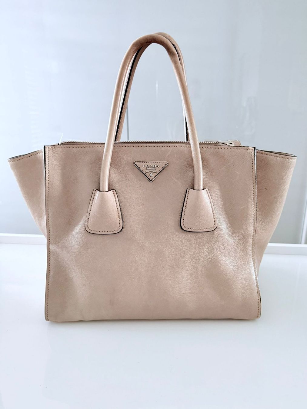 Prada Borse da donna: sac cabas Prada dans une couleur beige – Nuovo (secondo la descrizione) da Genève venduto da dim_7jmw