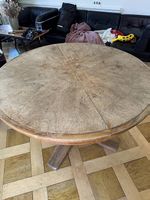 Wunderschöner alter runder Holztisch für 6 Personen 