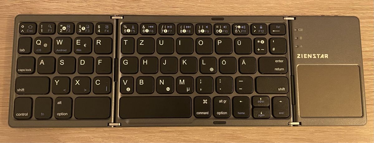 Tastiere: Faltbare Bluetooth Deutsche Tastatur mit Touchpad – Nuovo (secondo la descrizione) da St. Gallen venduto da MoMaMu12