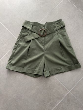 Vila Shorts Damen Khaki Grösse 38 mit Gurt, neuwertig