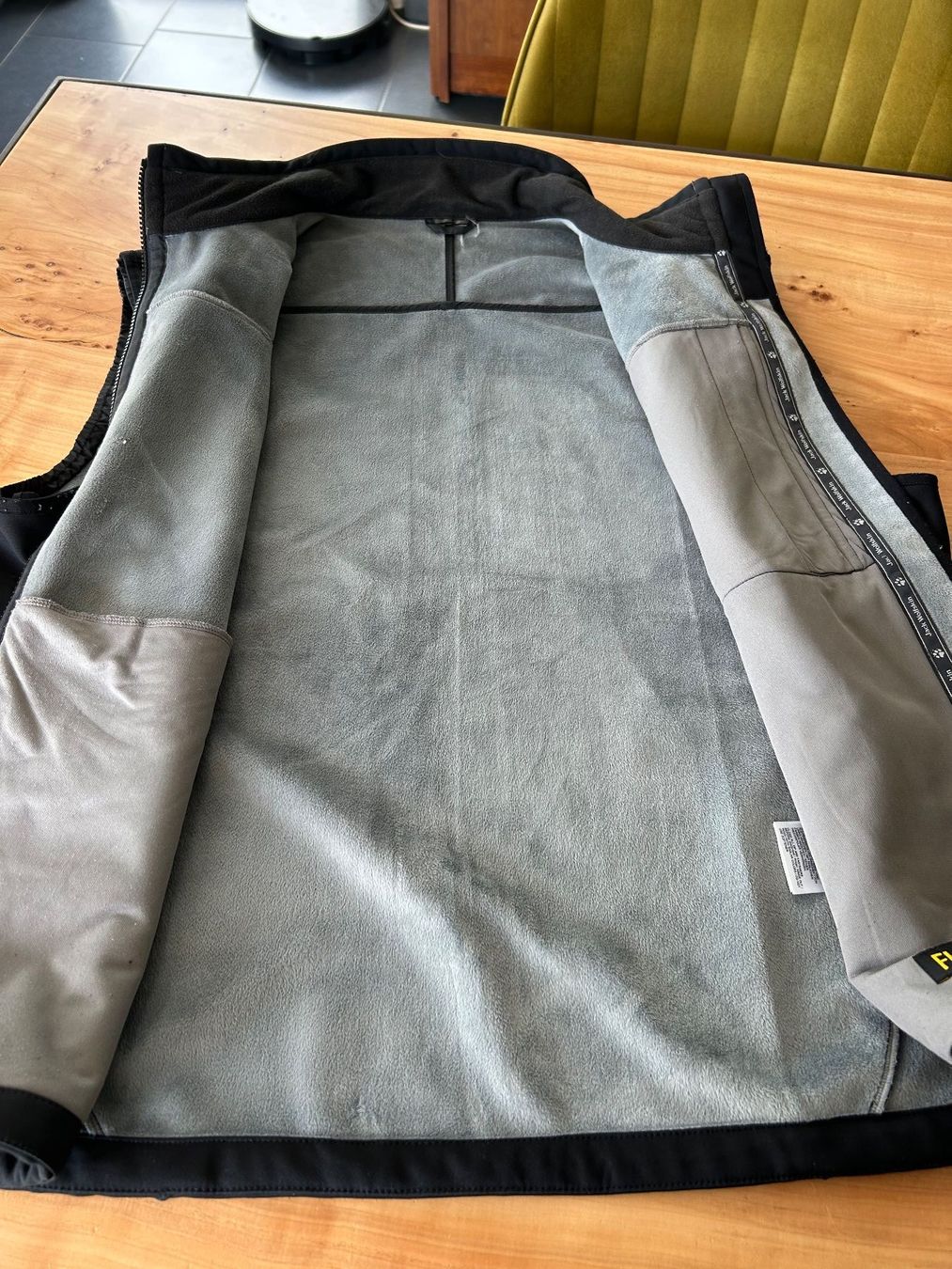 Jack Wolfskin Gilet & Giacche: Jack Wolfskin Weste schwarz Grösse XL – Usato da Kaltbrunn venduto da lagone1 2