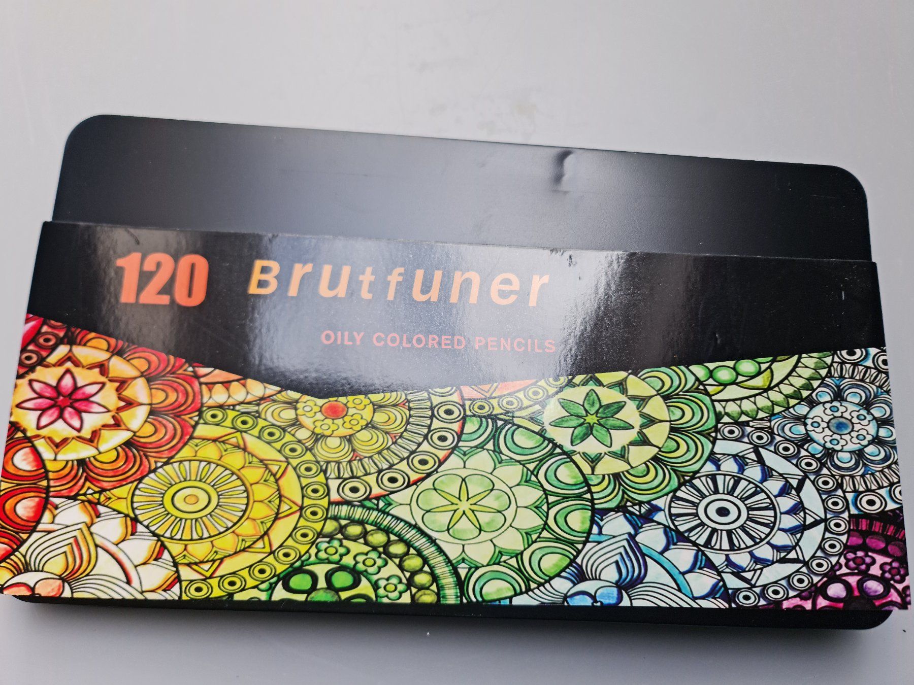 Stylos & Marker: 120 Buntstifte auf Öl Basis – D'occasion à Turbenthal par SiBra77