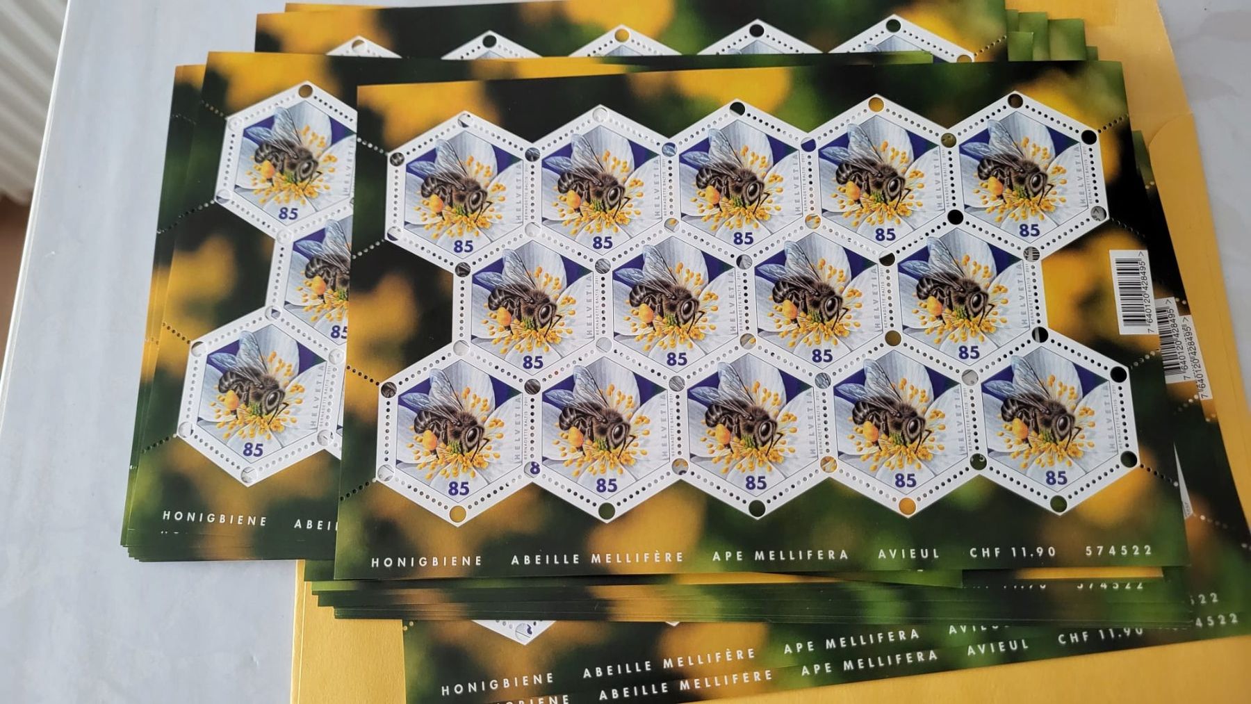 Lot De 25 Timbres Abeilles – Collection Motives, Motifs Divers Pour Philatélistes Et Passionnés D'insectes