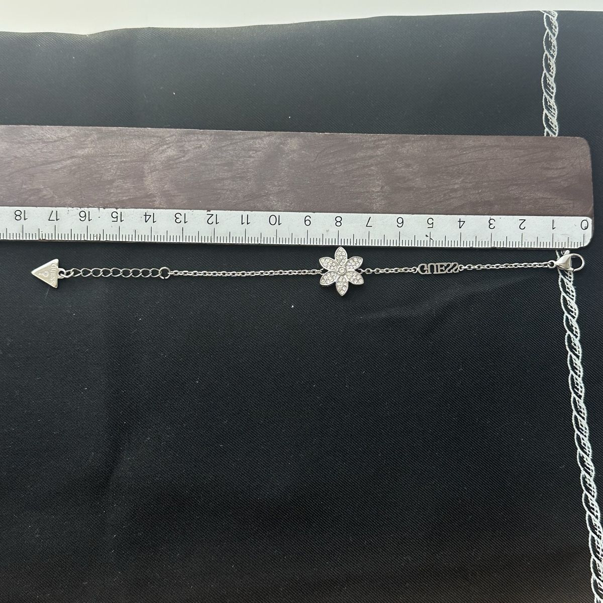 Guess Bracciali & Braccialetti: GUESS Lotus Blume Silbernes Armband  – Nuovo (secondo la descrizione) da Givisiez venduto da dor_xb9k 2