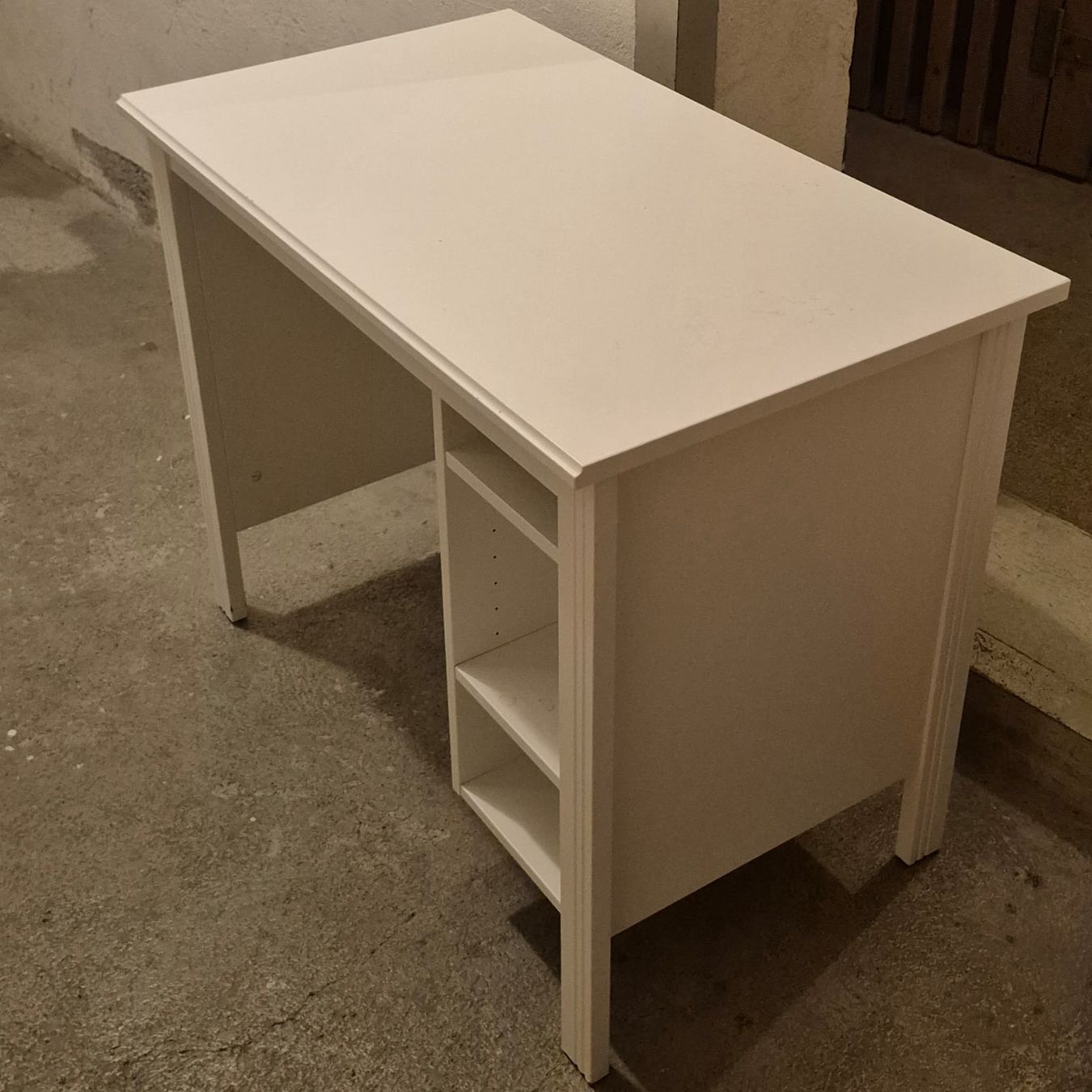 Scrivanie: Schreibtisch weiss 90x52x73cm – Usato da Ostermundigen venduto da RemoG03