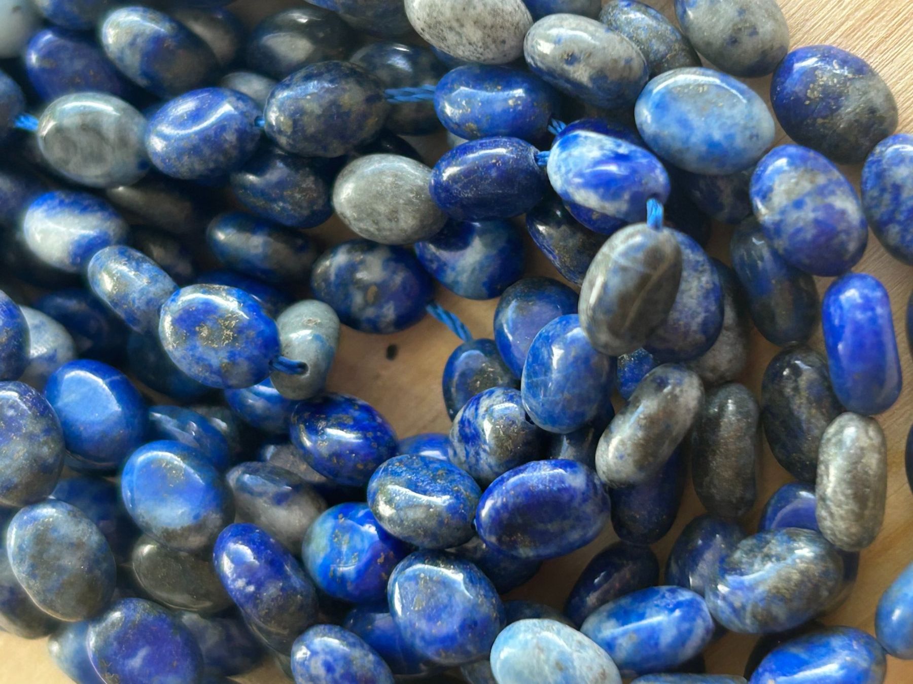 Pietre preziose: Strang echte Lapislazuli oval 6 x 8 mm – Nuovo e nell'imballaggio originale da Niederrohrdorf venduto da Ytobi
