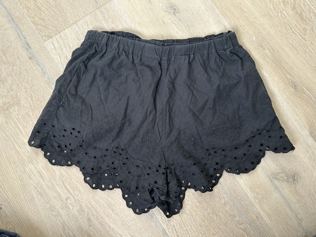 H&M Pantaloni: H&M Shorts Grösse 34 – Usato da Niederhelfenschwil venduto da aur_ms6f